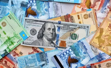 Доллар вырос до 467 тенге: курсы валют в обменниках на сегодня