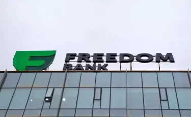 Клиентам Freedom Bank придется заплатить налог с дохода по картам