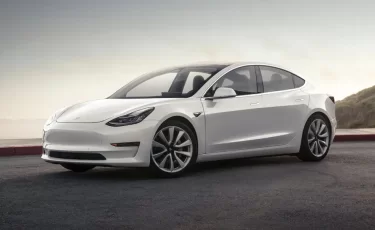 Tesla отзывает 218 тыс. машин из-за задержки камеры заднего вида
