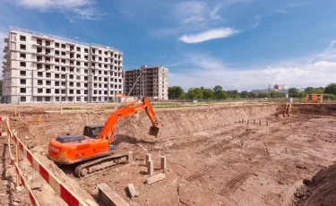 Казахстанцам рассказали, стоит ли покупать квартиру на этапе котлована