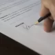 Брачный сговор: как банки оценивают требование согласия супруга на кредит спустя год после введения