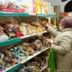 Казахстанцы тратят почти половину доходов на продукты