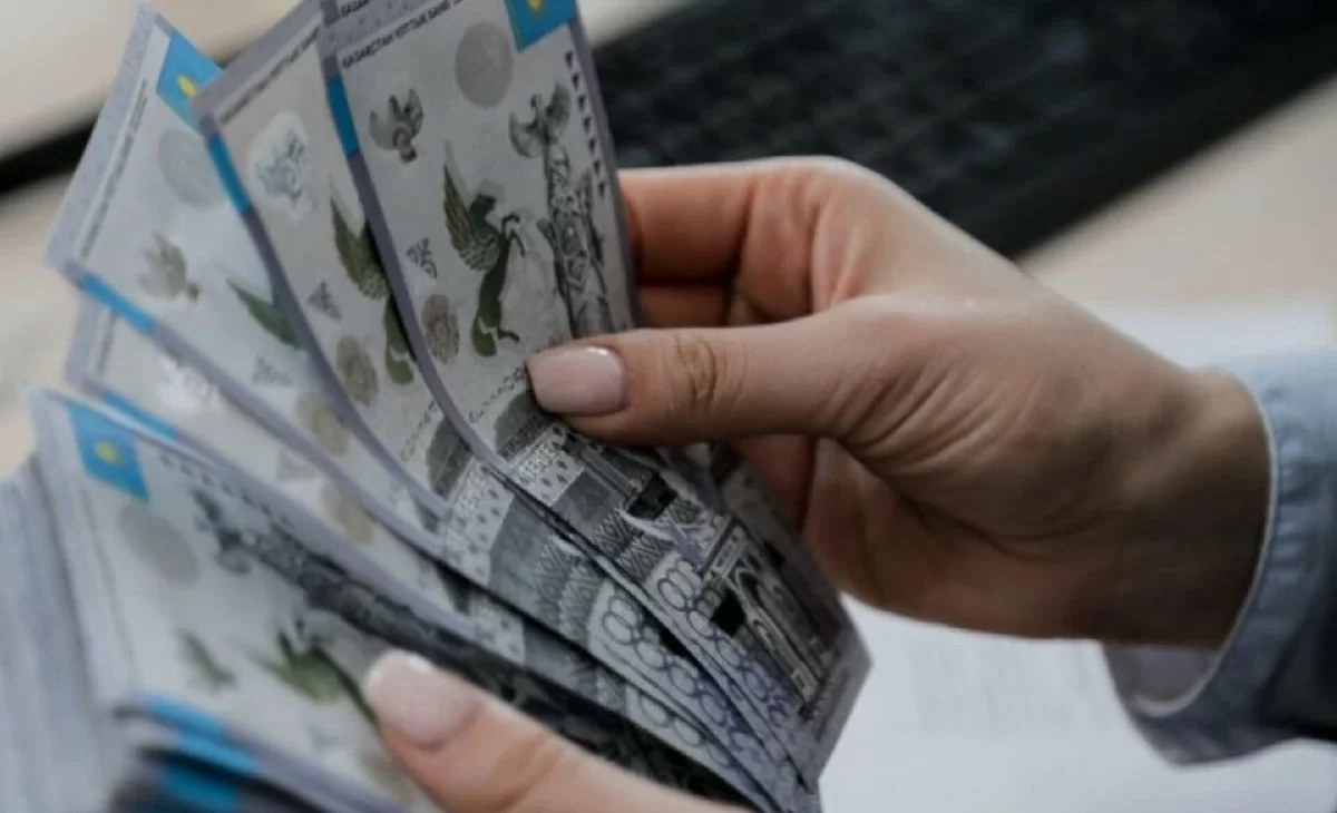 Закредитованность в Казахстане достигла 41,86 трлн тенге: кредиты растут, но МФО теряют заемщиков