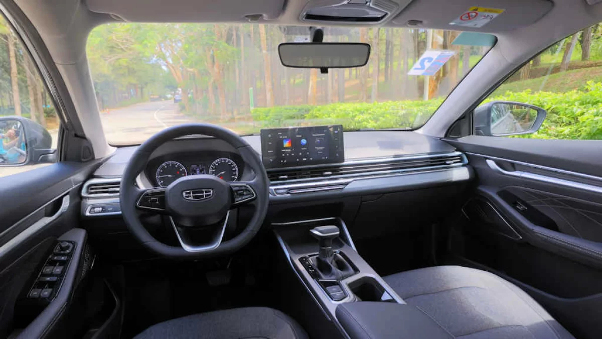 Владельцы Geely жалуются на трескающиеся стекла в морозы