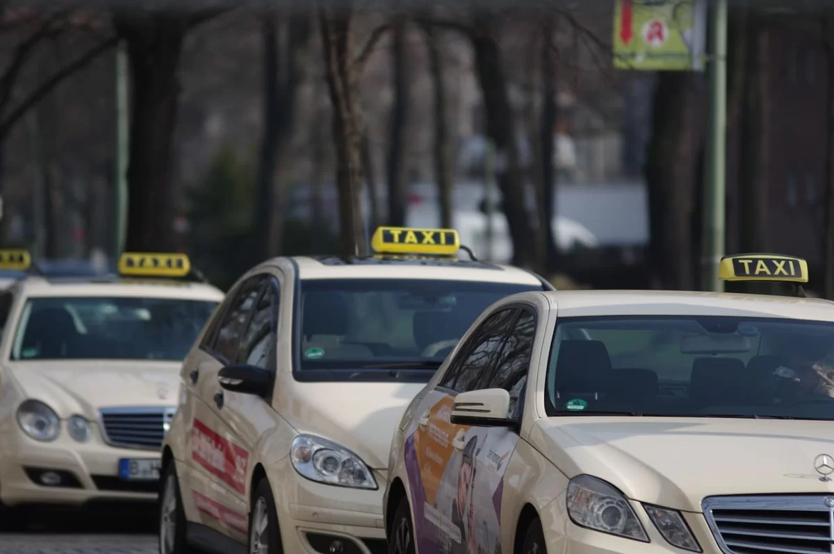 В Казахстане грозят увольнением таксистам