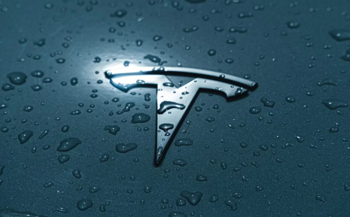 Блогер из Китая получил 7 штрафов, тестируя автопилот Tesla