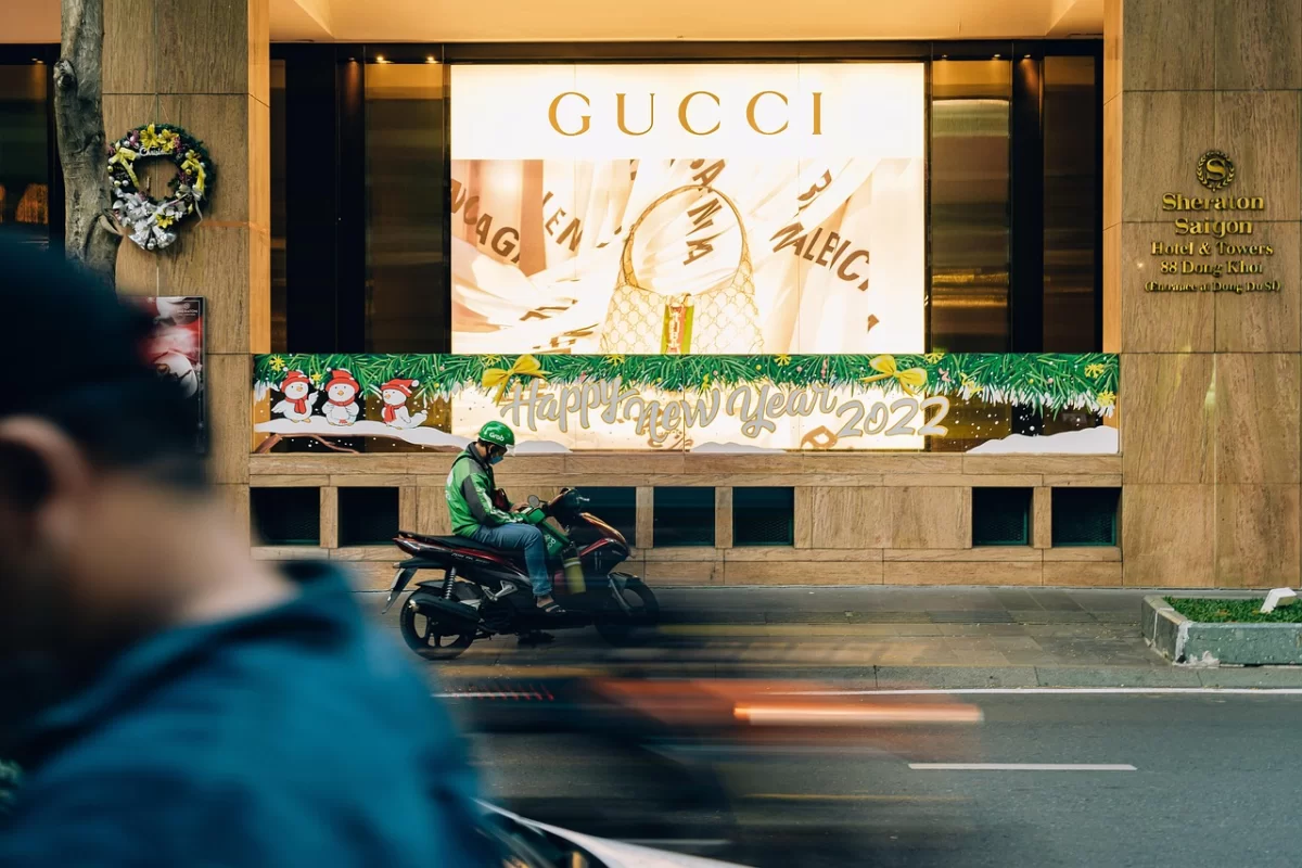 Дизайнер Balenciaga покидает пост ради Gucci