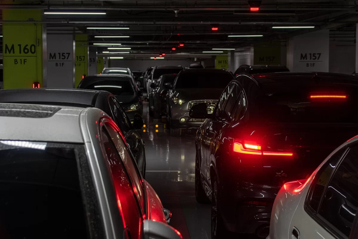Грабители блокируют автосигналки на парковках Алматы