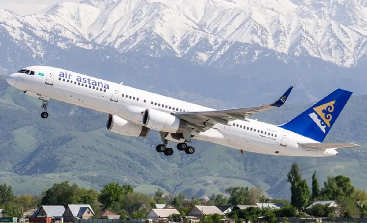 Разбитый чемодан и проблемы: пассажир Air Astana пожаловался на сервис