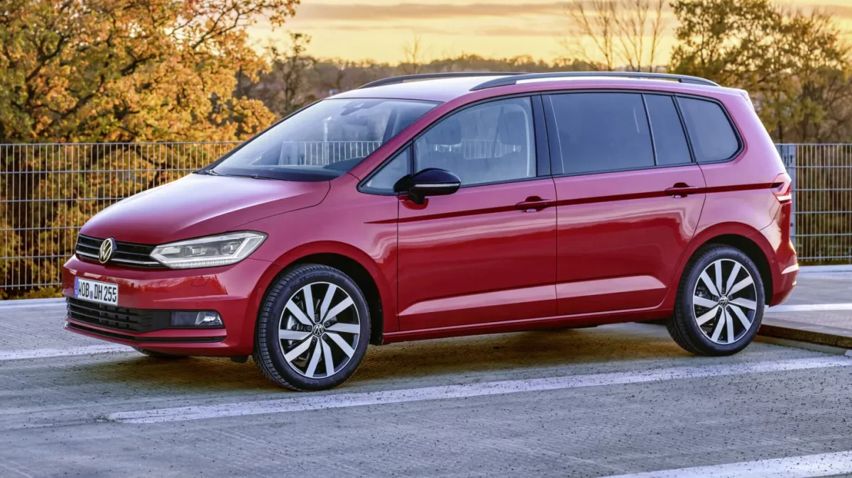 Volkswagen подешевел до уровня китайцев: новый минивэн удивляет ценой