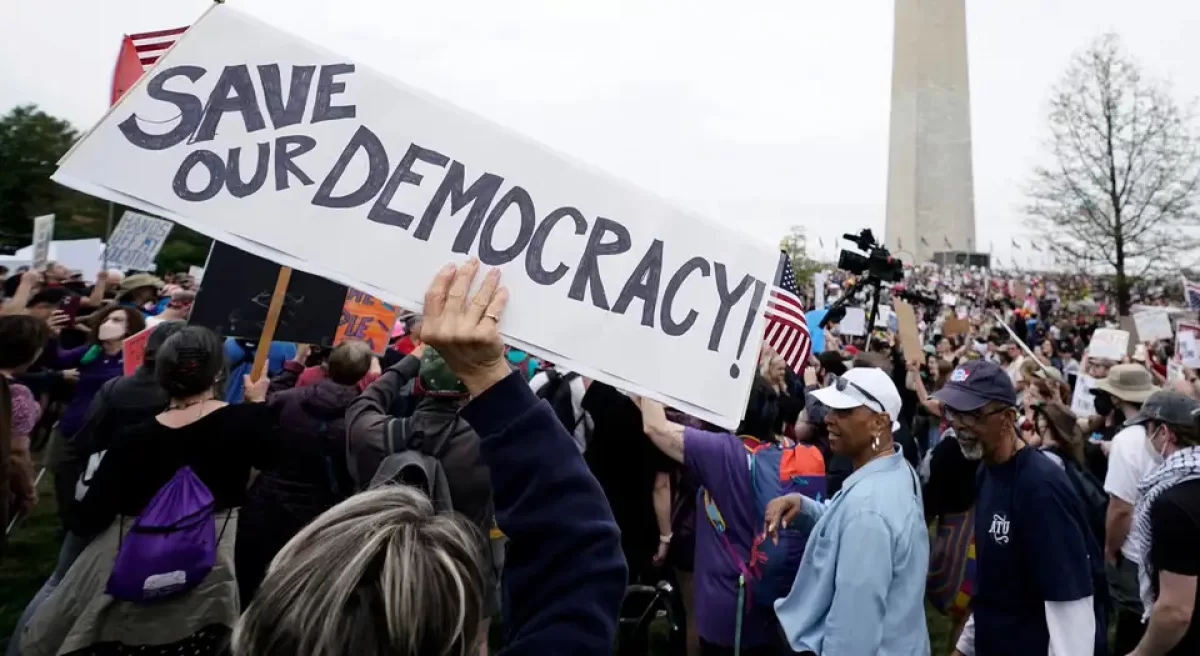 Против Трампа и Маска прошли массовые протесты