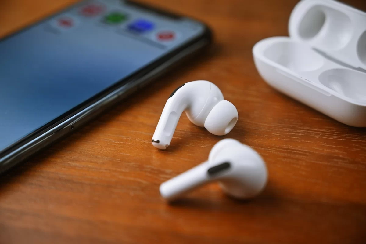 Kaspi и Sulpak разбираются с жалобой на “использованные” AirPods