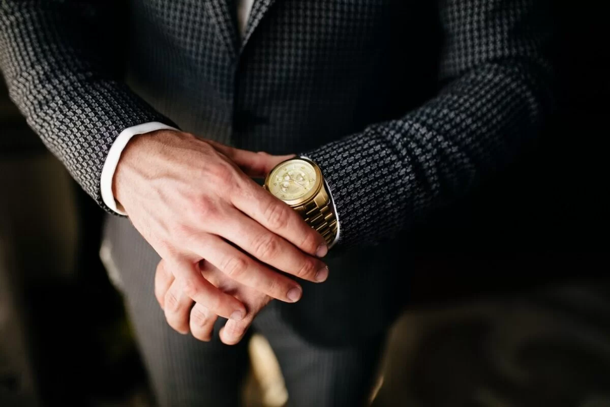 Бракованные золотые часы за 1,3 млн тенге продали казахстанцу