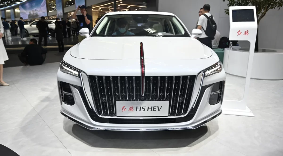 Гибрид будущего? Hongqi H5 поражает запасом хода и скоростью зарядки