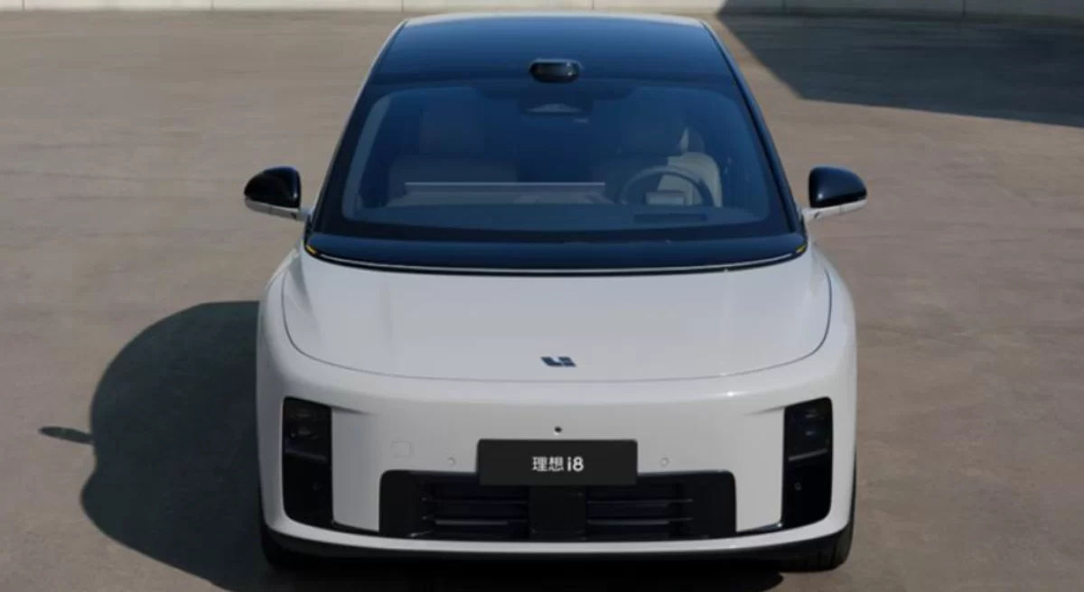 Китайский ответ Tesla: Li i8 дебютирует с двумя моторами и шестью местами