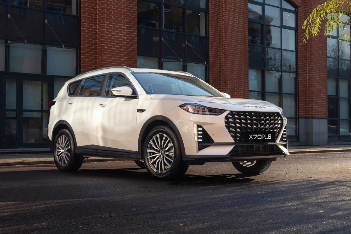 Chery представила стильный и экономичный Jetour X70 PLUS C-DM