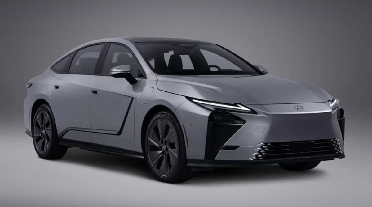 Три дисплея, минимум кнопок: каким будет новый Lexus ES