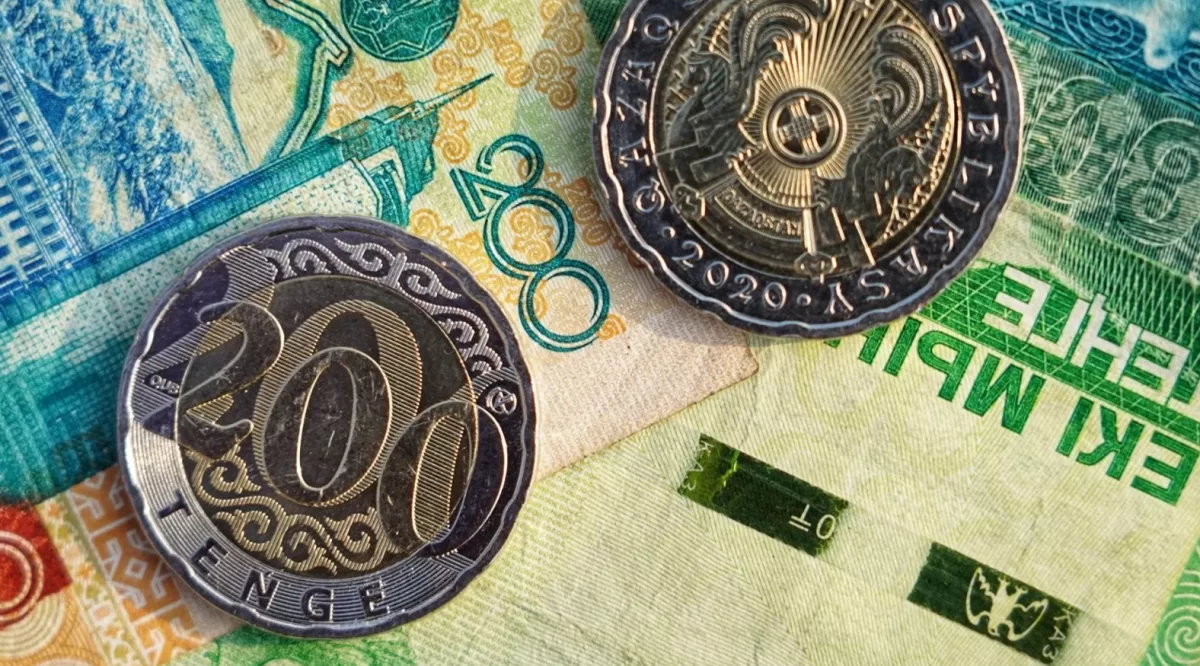 Тенге ослабел ко всем валютам