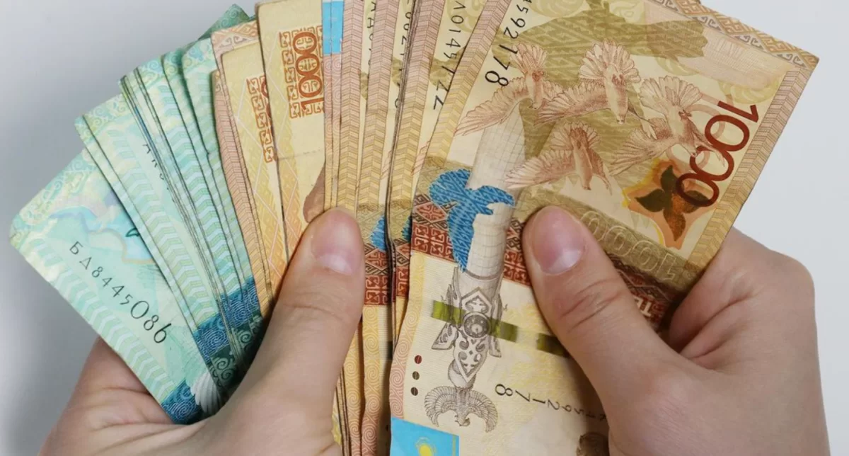 В Казахстане еще некоторым лицам запретят кредиты