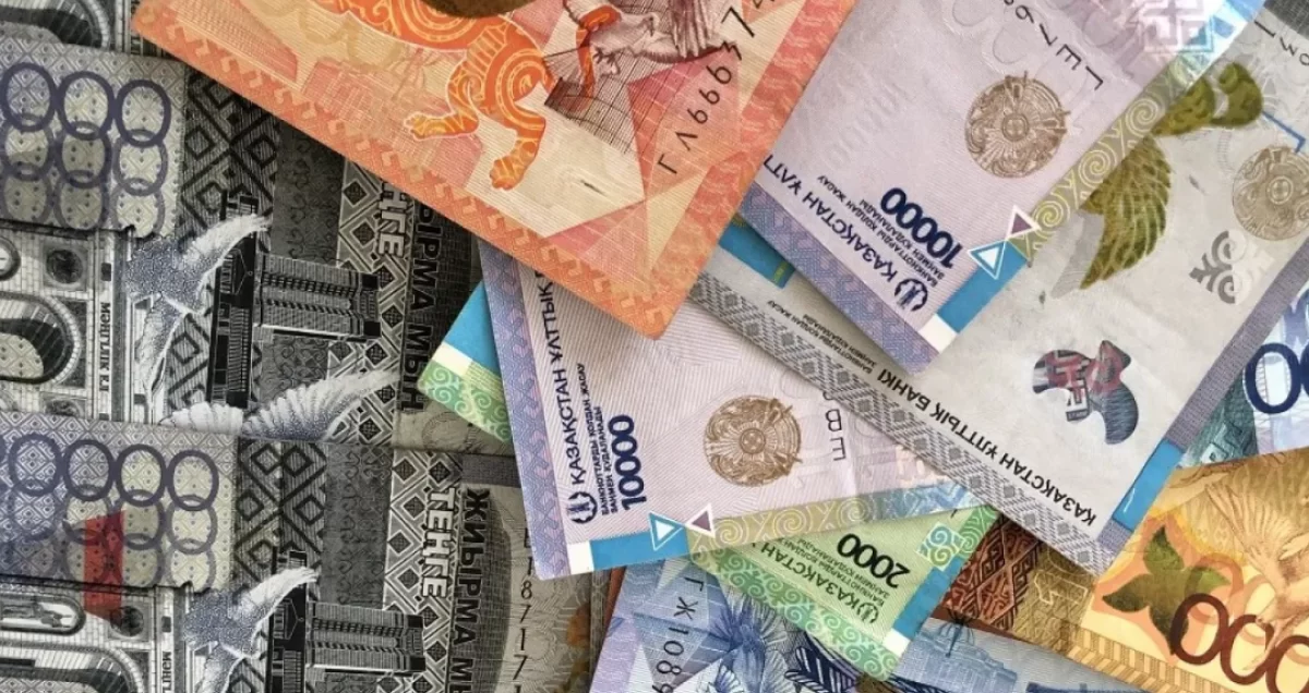 Нефть и распродажа активов ослабили тенге: что будет в мае