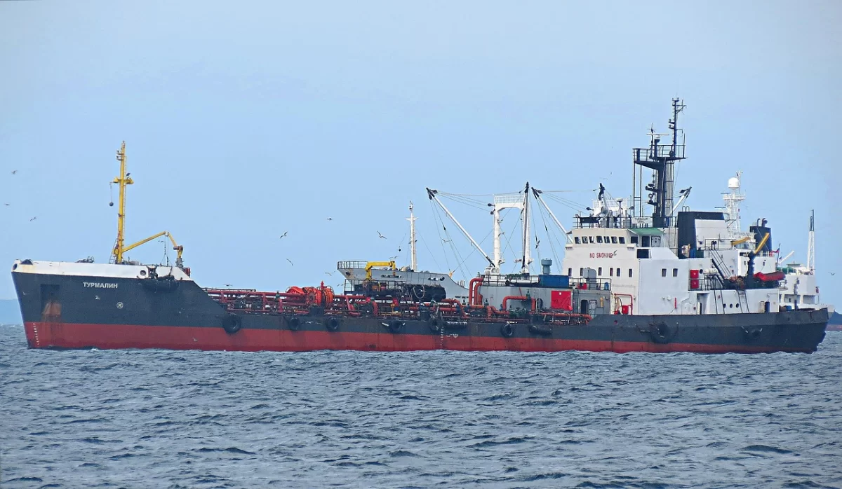 Танкер, перевозивший казахстанскую нефть, взорвался у берегов Ливии
