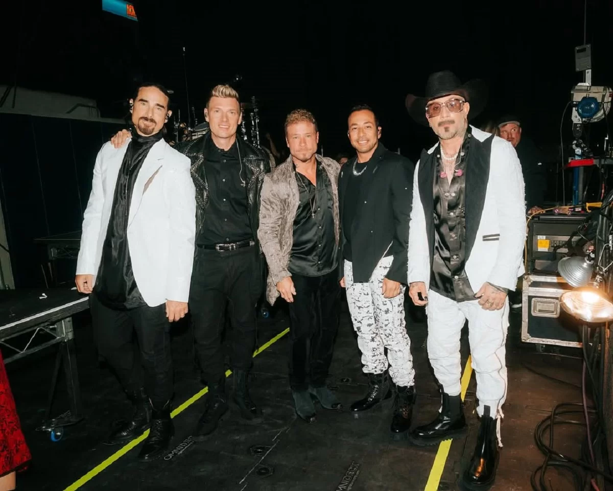 Казахстанцев просят прийти на концерт Backstreet Boys в белом