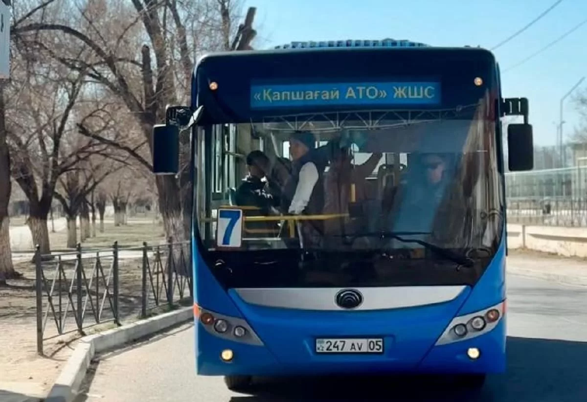 Проезд в автобусах подорожает на юге Казахстана