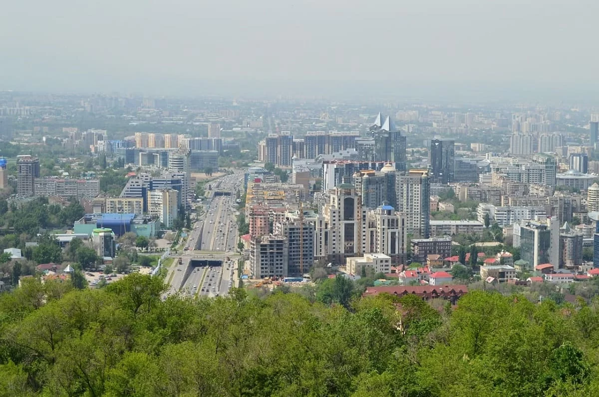 Платные для старых авто зоны появятся в Алматы: подробности