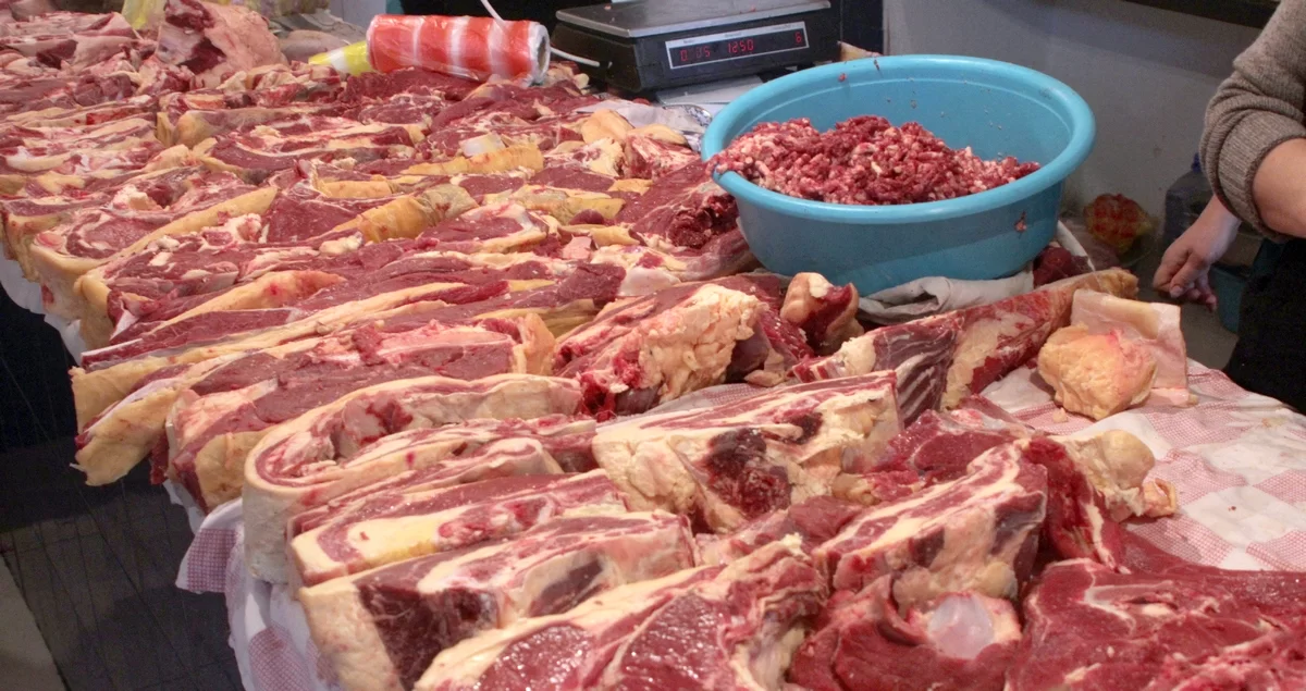Казахстанцам стало невыгодно покупать мясо в супермаркетах