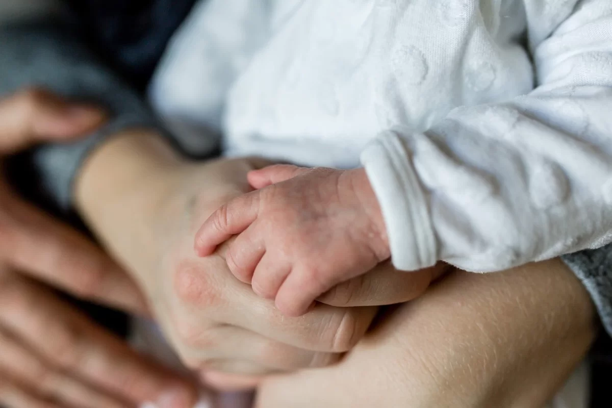 Родителям повысили пособия по уходу за детьми: сколько теперь платят
