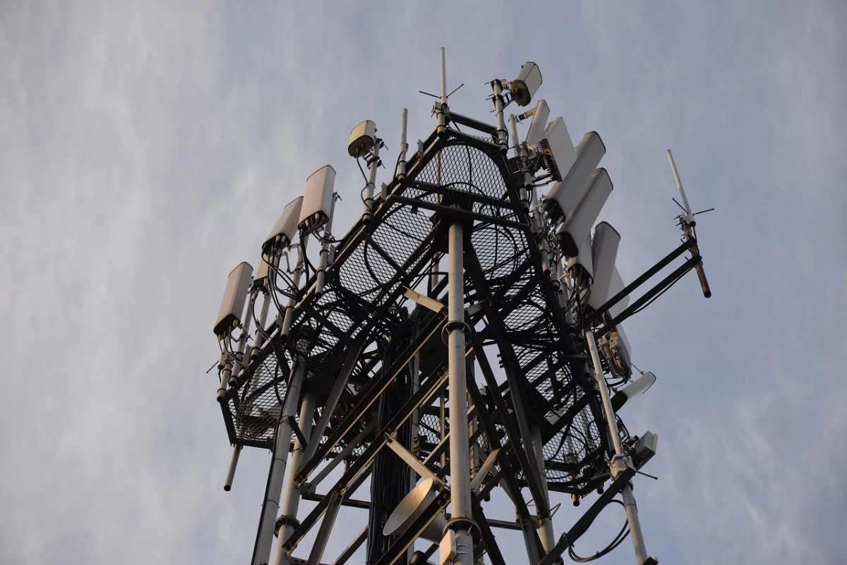 Сёла без связи, города со сбоями: где Казахстан потерял своё 4G