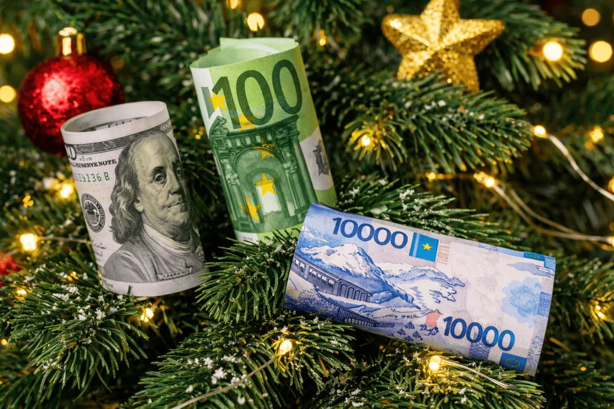Доллар и евро снова удивили: курсы валют в Казахстане 24 декабря