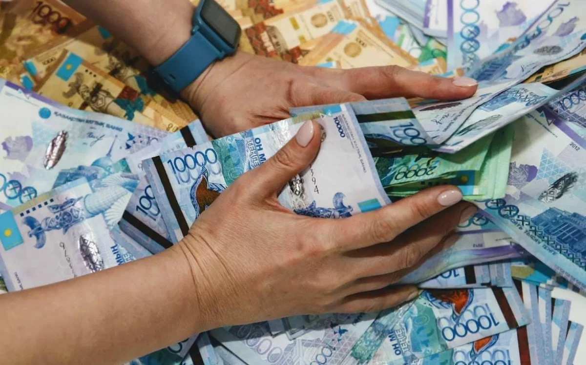 Банки РК лишаются триллионов: как это отразится на казахстанцах