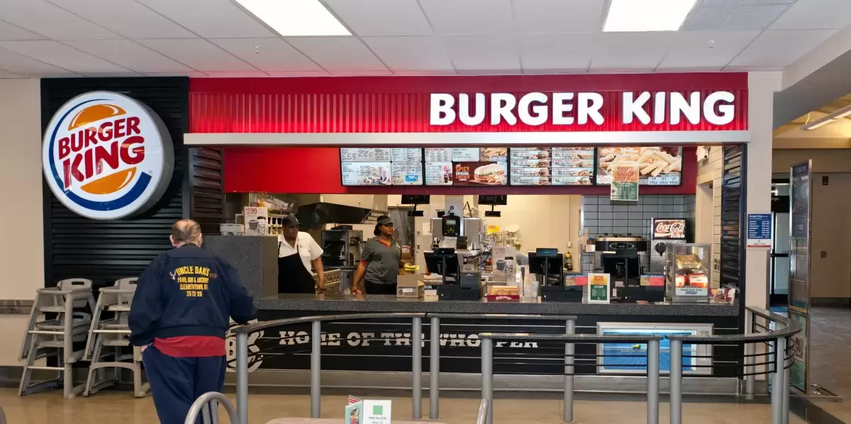 Скандал вокруг Burger King: Минтруда вмешалось в конфликт с сотрудником с РАС