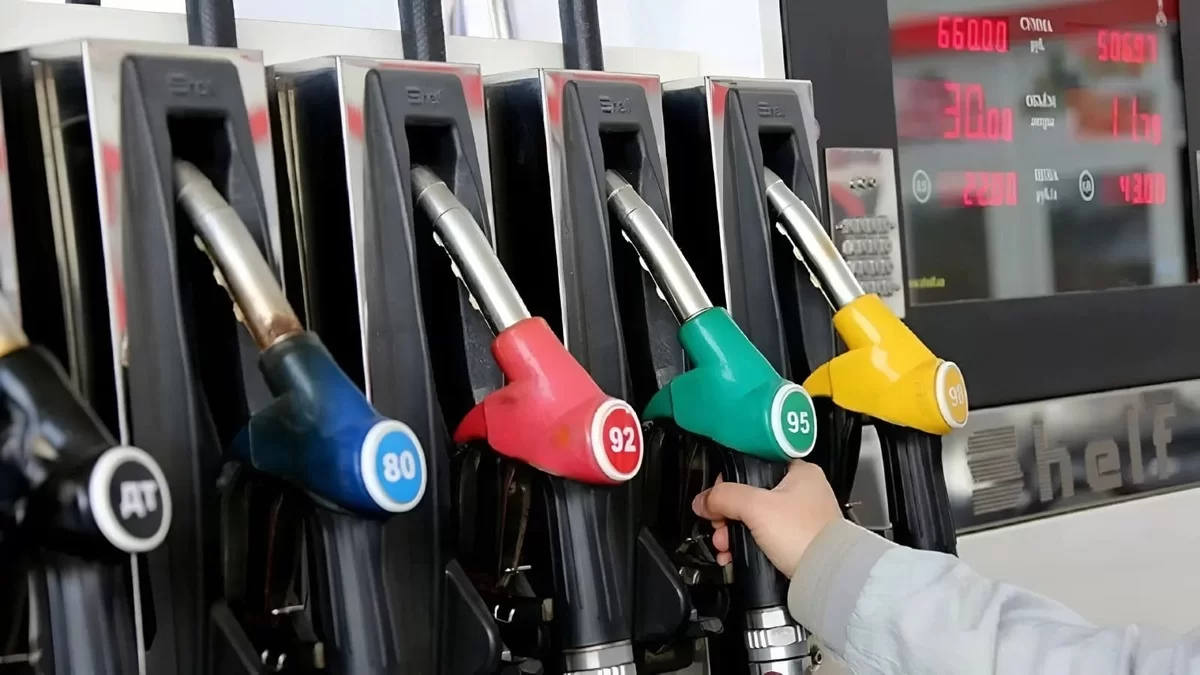 «Бензин не заливали, а счетчик идет»: АЗС QAZAQ Oil вновь попала в скандал