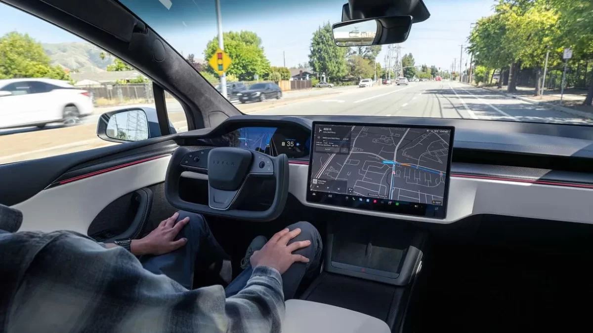 Миллионы Tesla попали под проверку из-за автопилота