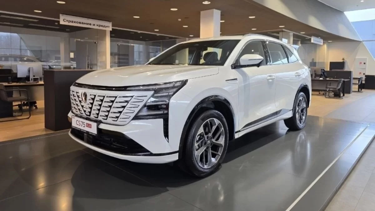 Changan CS75 Plus стал гибридом без розетки и с расходом менее 5 литров
