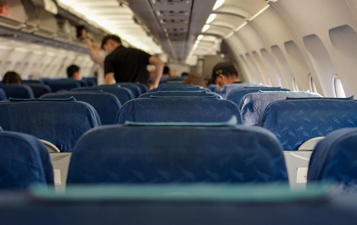 VietJet продала билеты на несуществующие места и попросила стоять