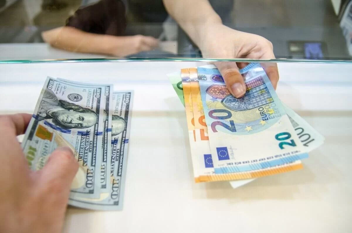 Курсы валют в Казахстане: данные Нацбанка и обменников