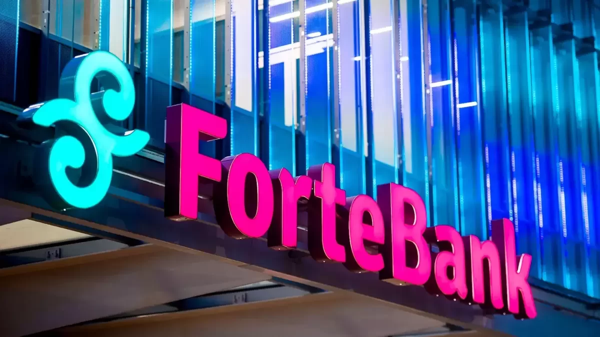 Почему казахстанцы массово несут деньги в ForteBank