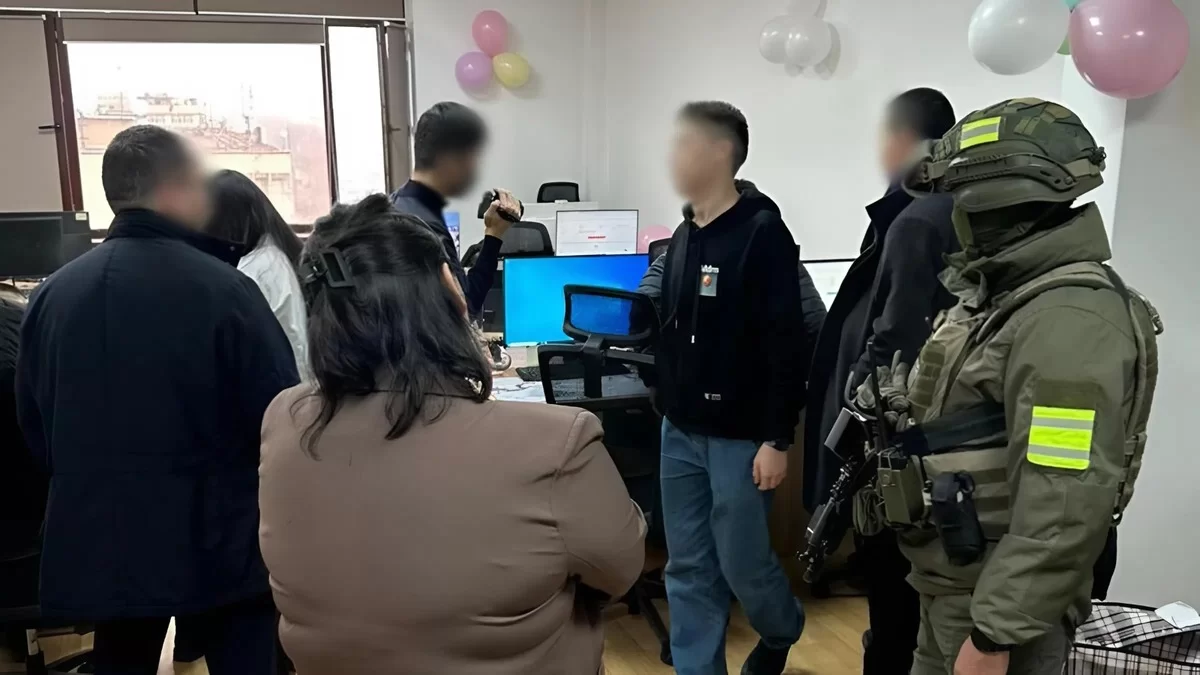 Как личные данные казахстанцев оказались у МФО и коллекторов