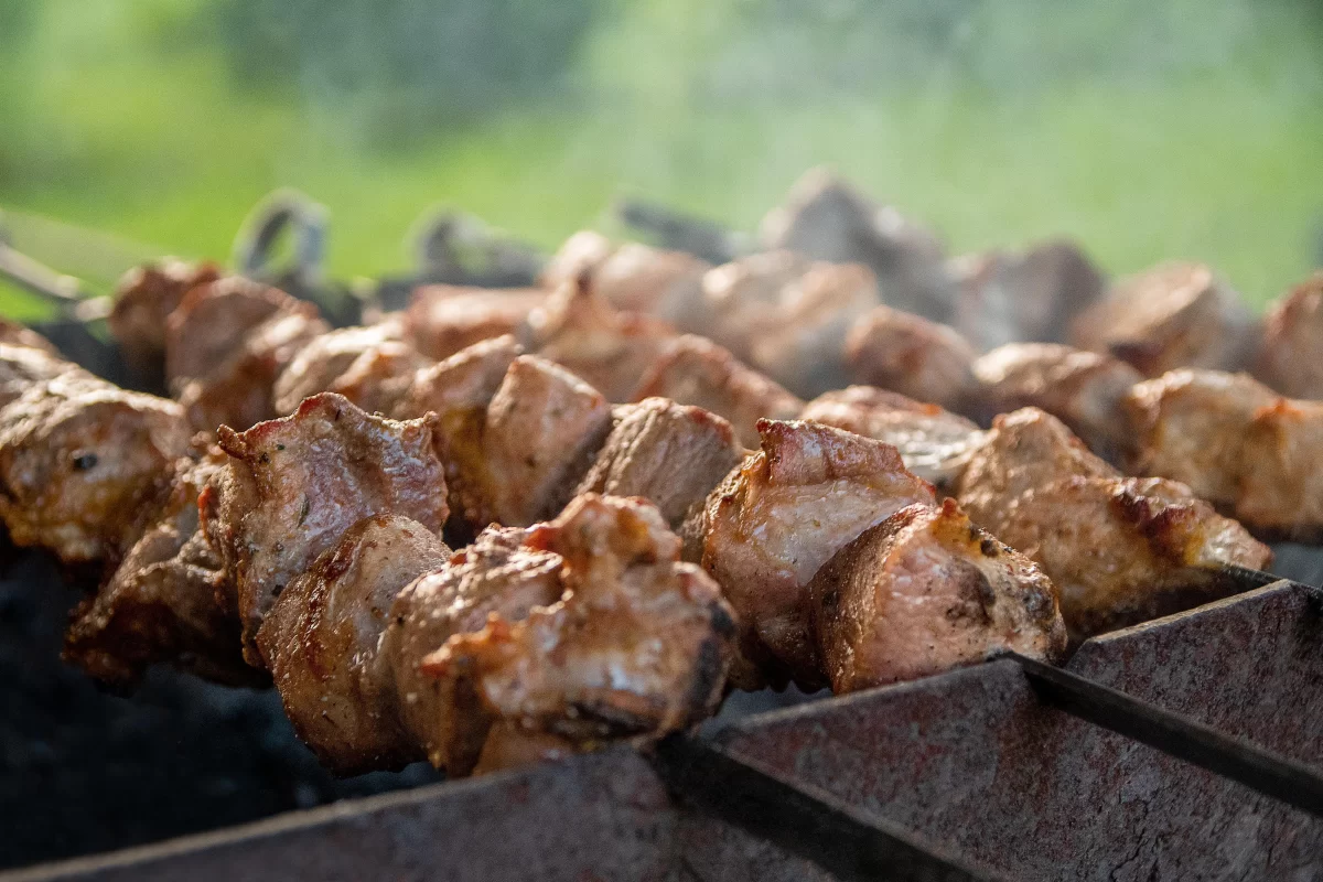 Шашлык бьет по карману: сколько придется заплатить за мясо