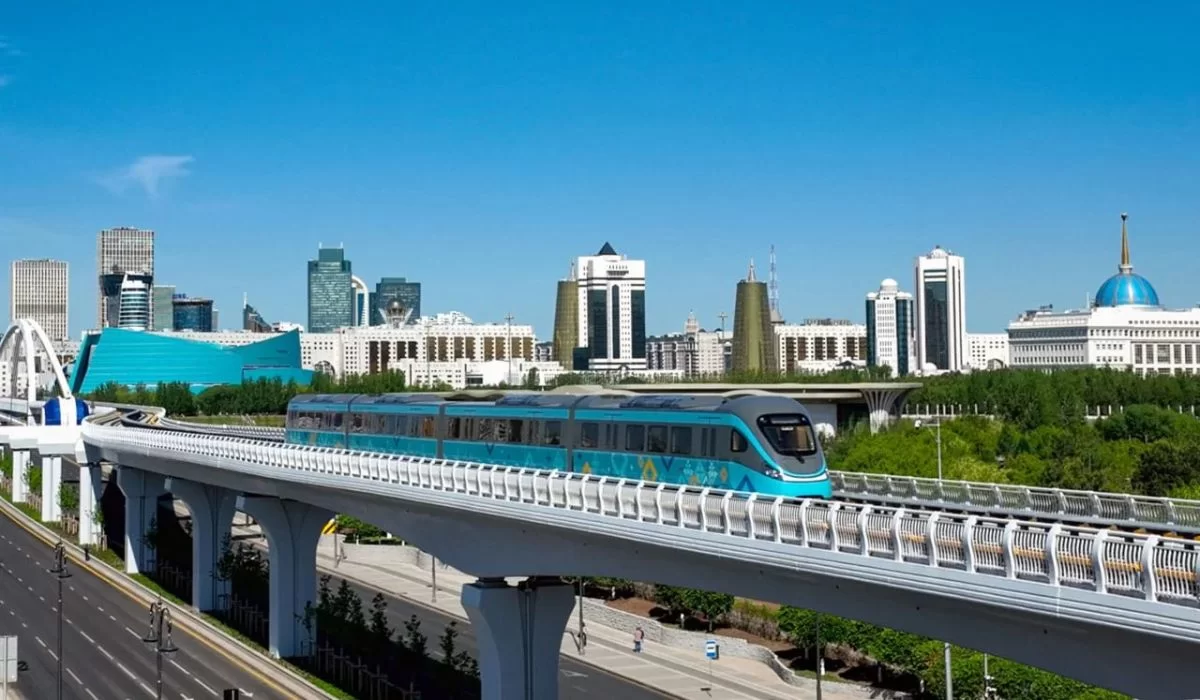 Halyk Bank начисляет бонусы за проезд в Astana LRT