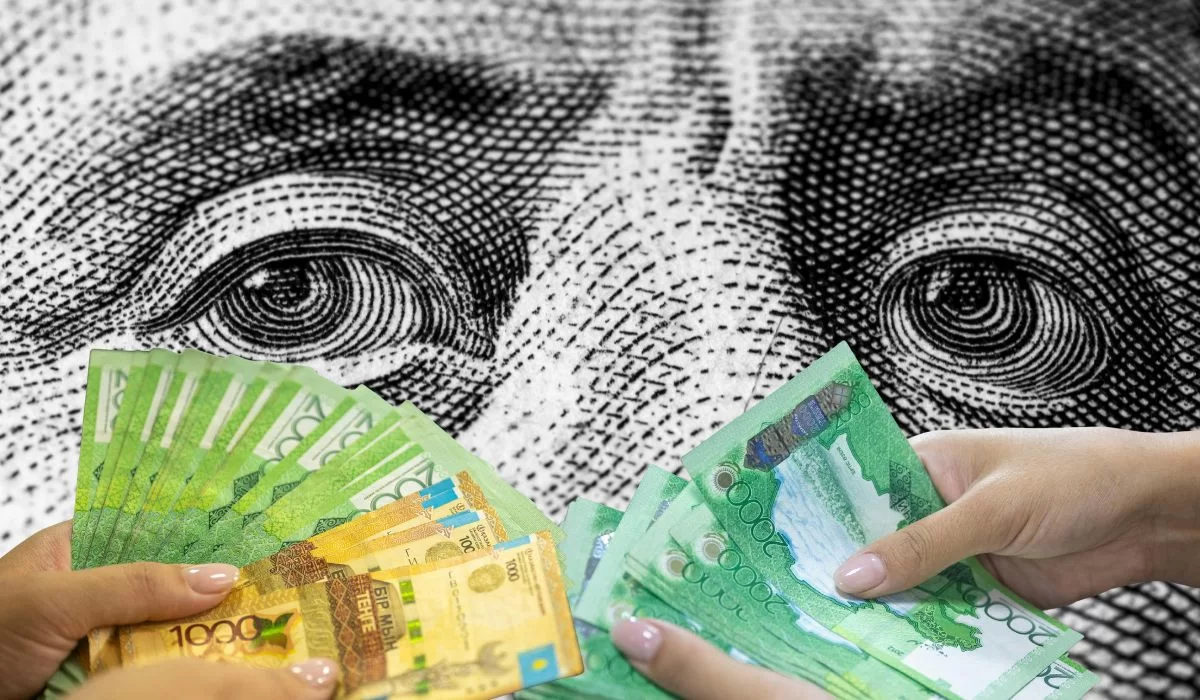 Доллар по 493 ₸: почему обменники продают валюту дороже курса Нацбанка