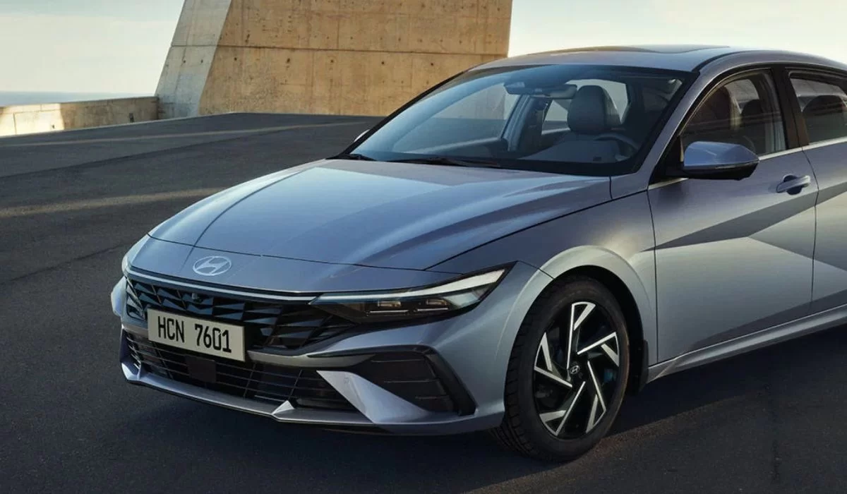 Новая Hyundai Elantra получила другой дизайн и ИИ-салон