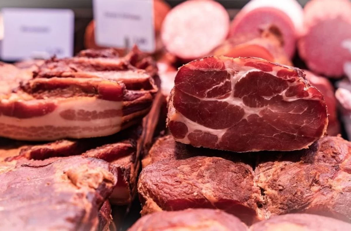 Казахстанцы хотели купить мясо дешевле, но остались без денег