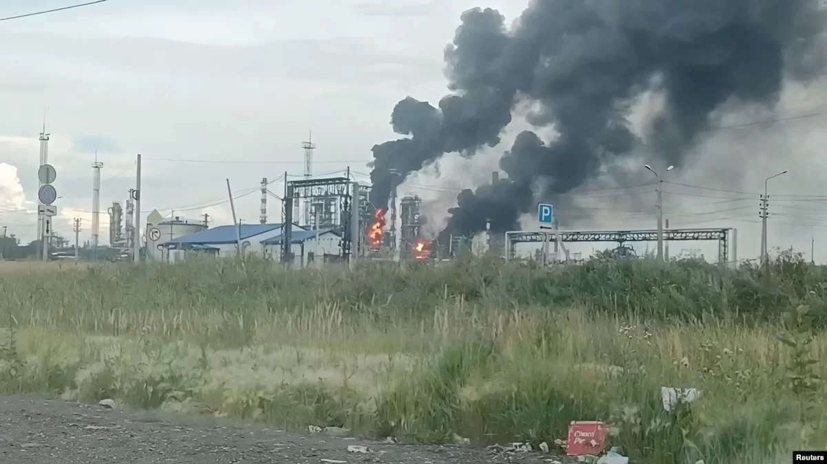 Эксперт: атаки на Омский НПЗ могут привести к росту цен в Казахстане