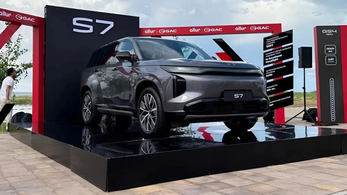 Стала известна цена нового авто GAC S7