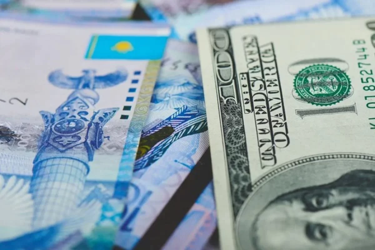 Доллар снова дорожает? Курсы валют в обменниках на 11 июля
