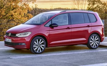 Volkswagen подешевел до уровня китайцев: новый минивэн удивляет ценой
